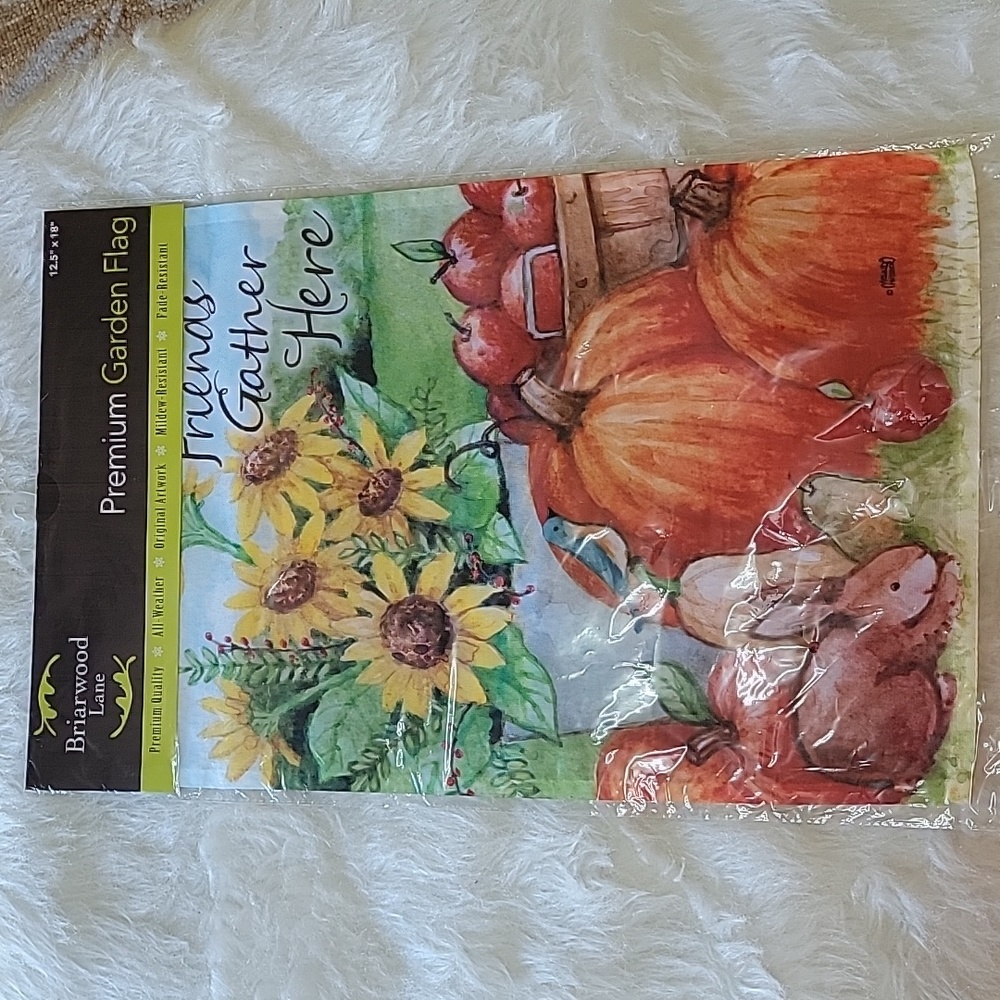 BRIARWOOD LANE NeW "Friends Gather Here" Sunflower Pumpkin Cottage‎ Garden Flag